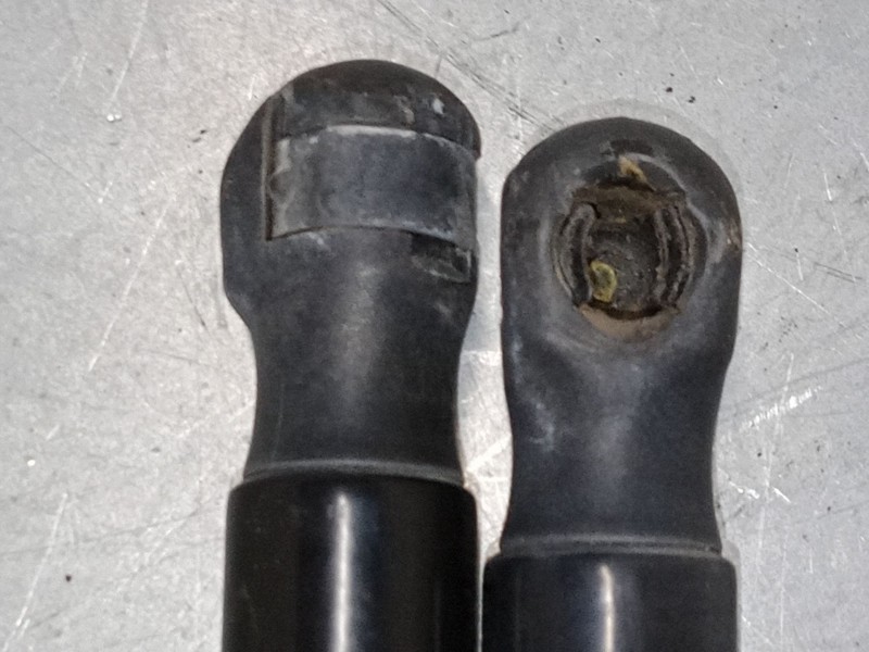 Recambio de amortiguadores malet/porton para skoda superb iii station wagon (3v5) 2.0 tdi referencia OEM IAM    Recambio de amortiguadores malet/porton para skoda superb iii station wagon (3v5) 2.0 tdi referencia OEM IAM