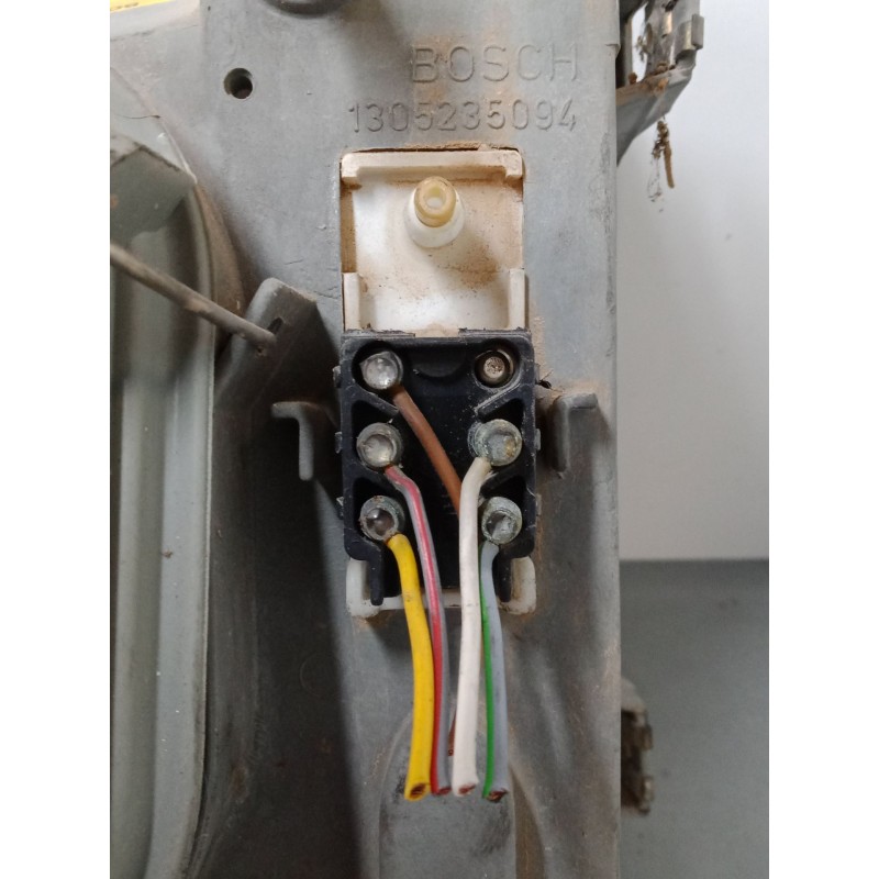 Recambio de faro derecho para mercedes-benz 124 sedán (w124) 230 e (124.023) referencia OEM IAM 0301073310 CONECTOR CON 5 TERMIN