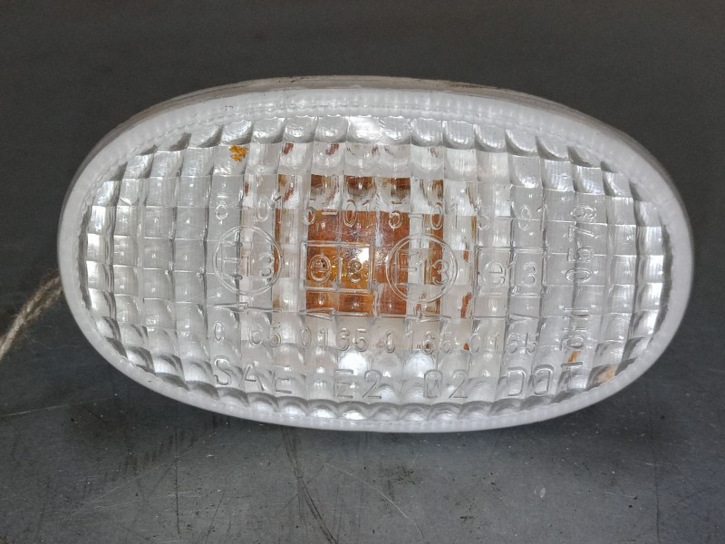 Recambio de intermitente lateral derecho para chevrolet aveo / kalos hatchback (t200) 1.2 referencia OEM IAM    Recambio de intermitente lateral derecho para chevrolet aveo / kalos hatchback (t200) 1.2 referencia OEM IAM