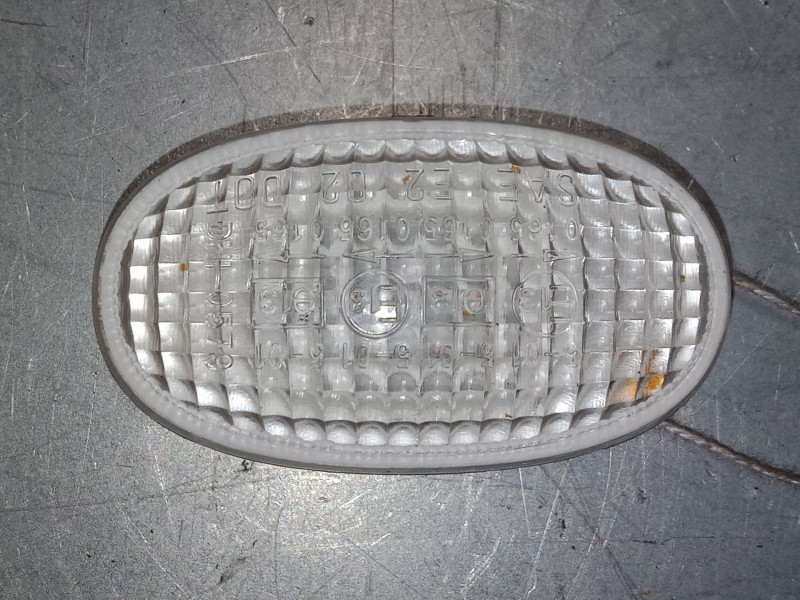 Recambio de intermitente lateral izquierdo para chevrolet aveo / kalos hatchback (t200) 1.2 referencia OEM IAM    Recambio de intermitente lateral izquierdo para chevrolet aveo / kalos hatchback (t200) 1.2 referencia OEM IAM