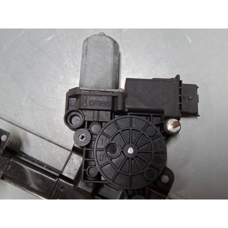 Recambio de elevalunas electrico delantero izquierdo para peugeot box bus17 l4h2 160 box bus17 l4h2 160 referencia OEM IAM 16077