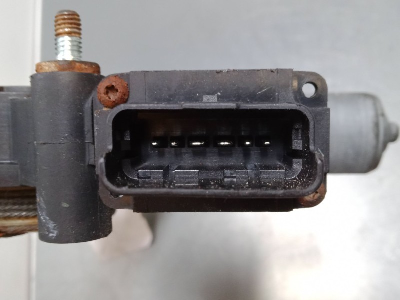 Recambio de elevalunas electrico delantero izquierdo para peugeot box bus17 l4h2 160 box bus17 l4h2 160 referencia OEM IAM 16077