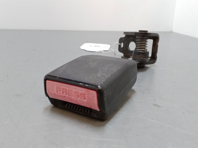 Recambio de anclaje cinturon trasero izquierdo para peugeot 307 cc (3b) 2.0 hdi 135 referencia OEM IAM   