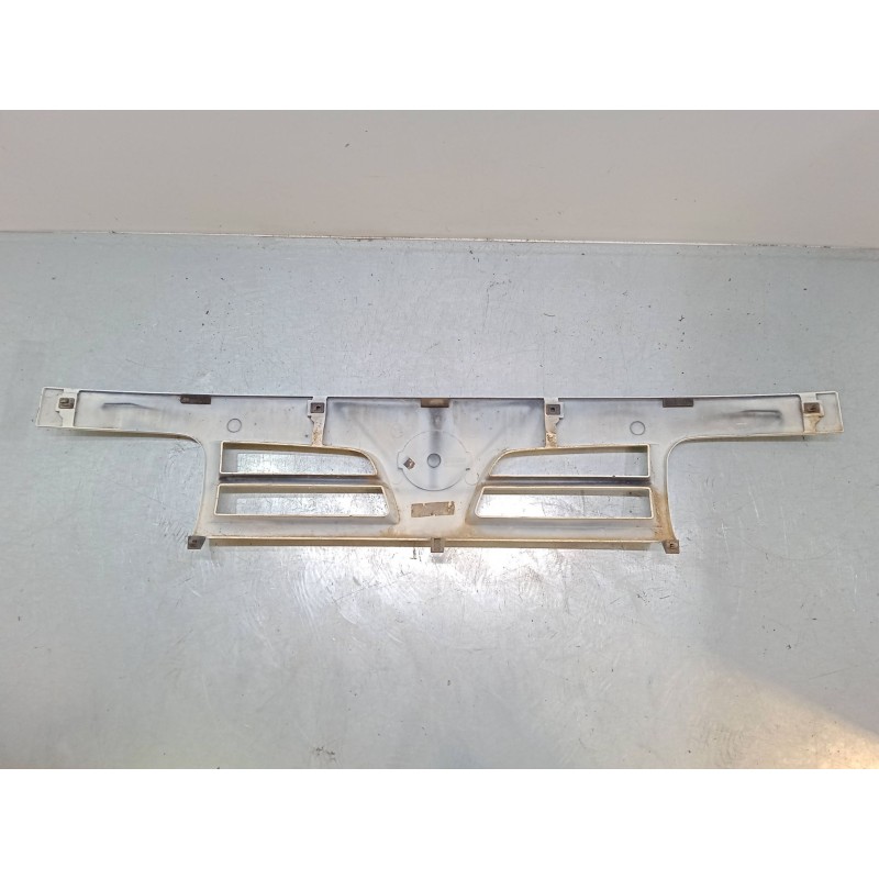 Recambio de rejillas capo para nissan cabstar e (tl_, vl_) 105.35, 110.35, 110.45 (tl0) referencia OEM IAM   