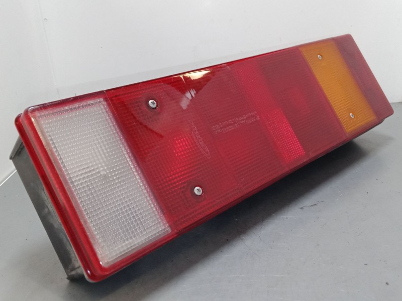 Recambio de piloto trasero derecho para iveco stralis ad 260 s 36 y/ps euro5 ad260s36y ps referencia OEM IAM 99461929   Recambio de piloto trasero derecho para iveco stralis ad 260 s 36 y/ps euro5 ad260s36y ps referencia OEM IAM 99461929