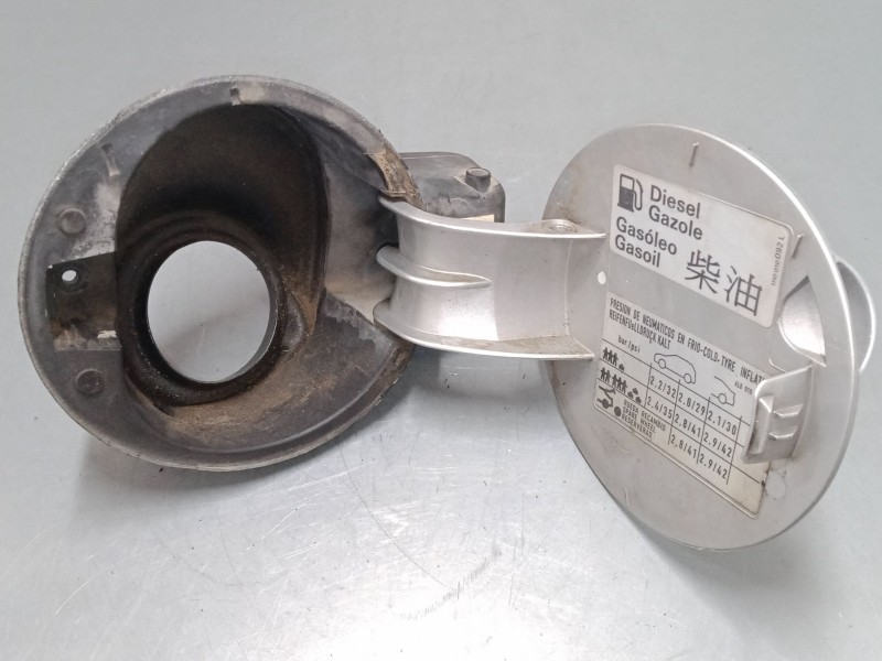 Recambio de tapa exterior combustible para seat cordoba (6l2) 1.9 tdi referencia OEM IAM    Recambio de tapa exterior combustible para seat cordoba (6l2) 1.9 tdi referencia OEM IAM