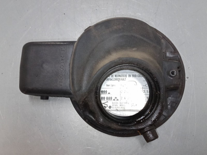 Recambio de tapa exterior combustible para seat cordoba (6l2) 1.9 tdi referencia OEM IAM    Recambio de tapa exterior combustible para seat cordoba (6l2) 1.9 tdi referencia OEM IAM