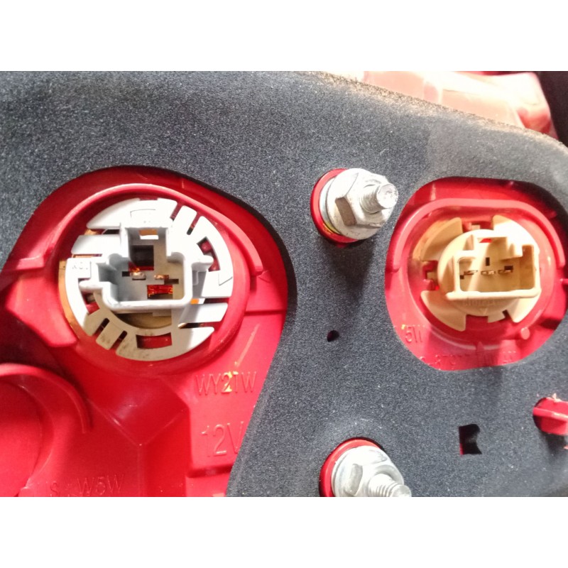 Recambio de piloto trasero izquierdo para mitsubishi lancer viii (cy_a, cz_a) 1.5 referencia OEM IAM 22087977  