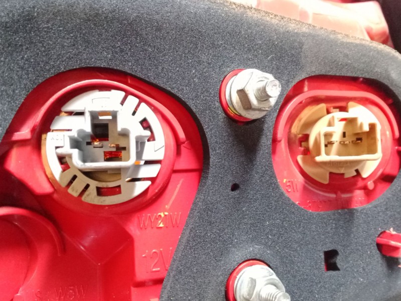 Recambio de piloto trasero izquierdo para mitsubishi lancer viii (cy_a, cz_a) 1.5 referencia OEM IAM 22087977  