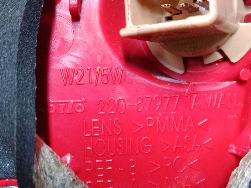 Recambio de piloto trasero izquierdo para mitsubishi lancer viii (cy_a, cz_a) 1.5 referencia OEM IAM 22087977  