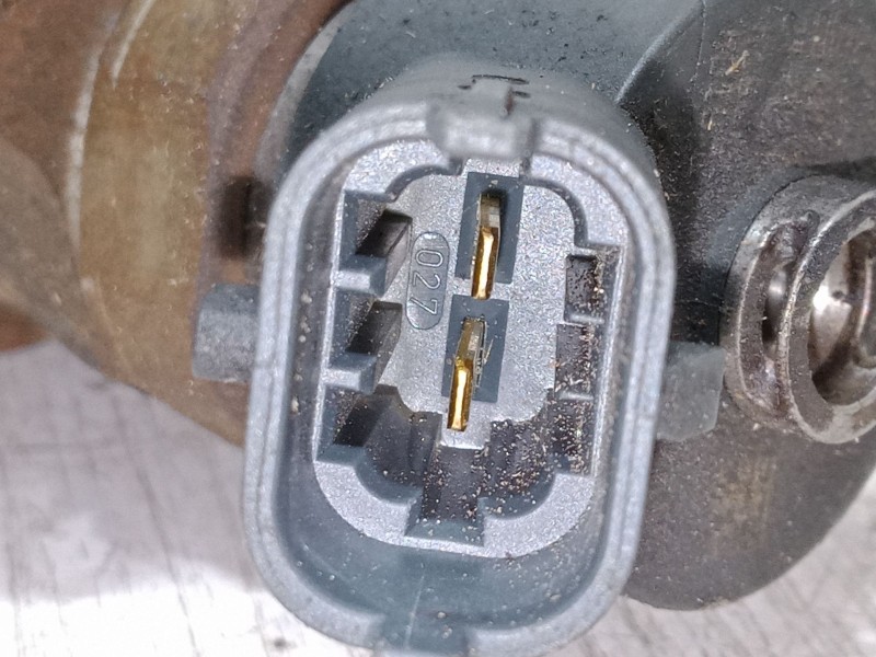 Recambio de inyector para ford focus ii (da_, hcp, dp) 1.6 tdci referencia OEM IAM 0445110239  