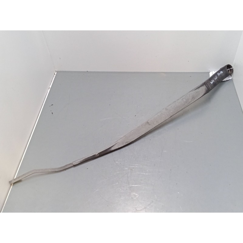 Recambio de brazo limpia delantero derecho para kia carens iii monospace (un) 2.0 crdi 115 referencia OEM IAM   