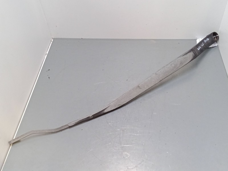 Recambio de brazo limpia delantero derecho para kia carens iii monospace (un) 2.0 crdi 115 referencia OEM IAM    Recambio de brazo limpia delantero derecho para kia carens iii monospace (un) 2.0 crdi 115 referencia OEM IAM