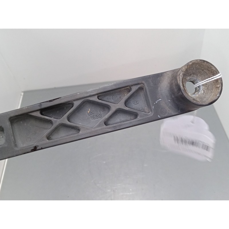 Recambio de brazo limpia delantero derecho para kia carens iii monospace (un) 2.0 crdi 115 referencia OEM IAM    Recambio de brazo limpia delantero derecho para kia carens iii monospace (un) 2.0 crdi 115 referencia OEM IAM