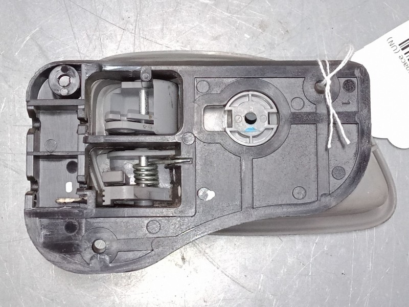Recambio de maneta interior puerta delantera derecha para kia carens iii monospace (un) 2.0 crdi 115 referencia OEM IAM    Recambio de maneta interior puerta delantera derecha para kia carens iii monospace (un) 2.0 crdi 115 referencia OEM IAM