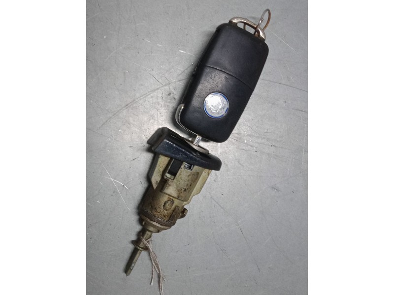 Recambio de bombin puerta delantera izquierda para volkswagen polo iv (9n_, 9a_) 1.4 16v referencia OEM IAM    Recambio de bombin puerta delantera izquierda para volkswagen polo iv (9n_, 9a_) 1.4 16v referencia OEM IAM