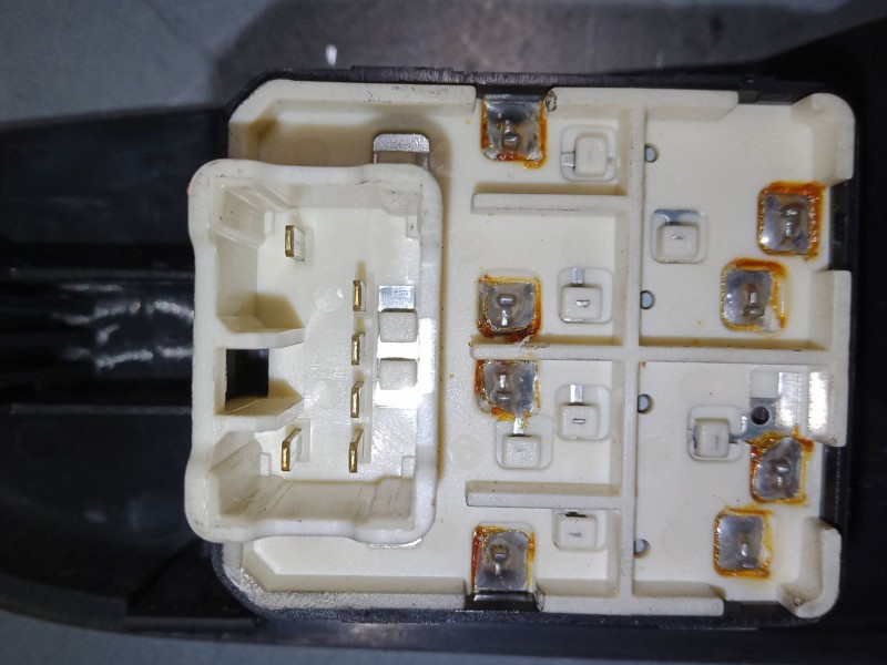 Recambio de mando elevalunas delantero izquierdo para chevrolet aveo / kalos hatchback (t200) 1.2 referencia OEM IAM 96396350   Recambio de mando elevalunas delantero izquierdo para chevrolet aveo / kalos hatchback (t200) 1.2 referencia OEM IAM 96396350