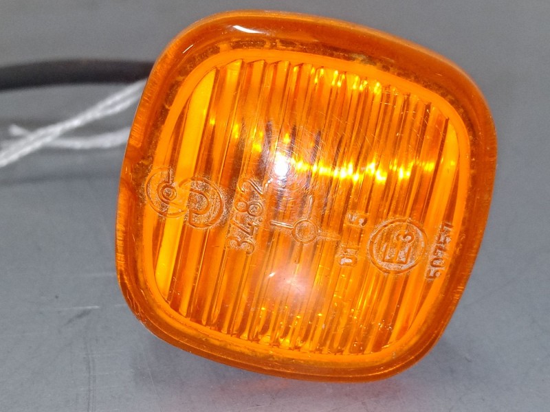 Recambio de intermitente lateral izquierdo para audi a4 b5 (8d2) 1.8 referencia OEM IAM   
