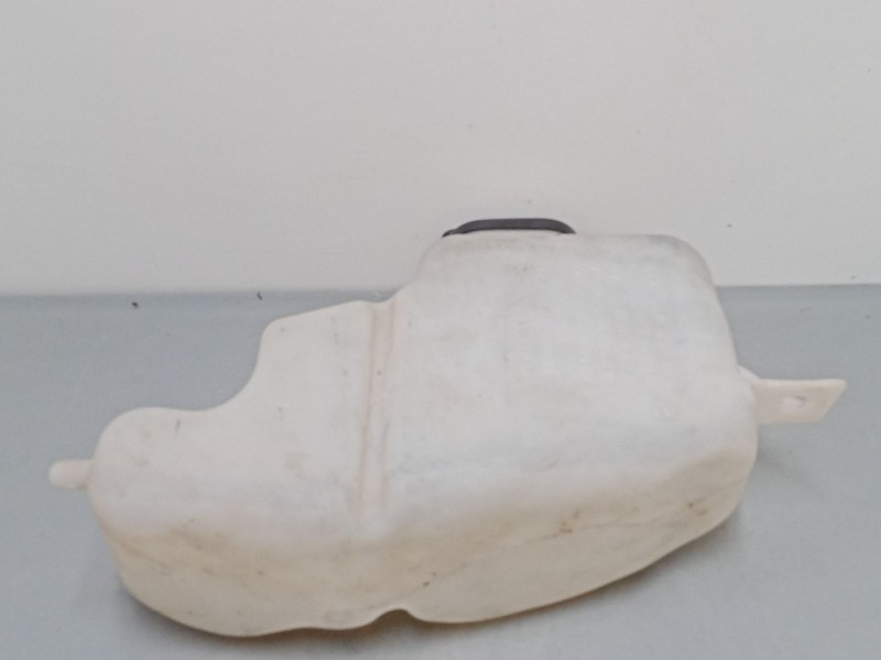 Recambio de deposito limpiaparabrisas para renault kangoo (kc0/1_) 1.5 dci (kc08, kc09) referencia OEM IAM    Recambio de deposito limpiaparabrisas para renault kangoo (kc0/1_) 1.5 dci (kc08, kc09) referencia OEM IAM