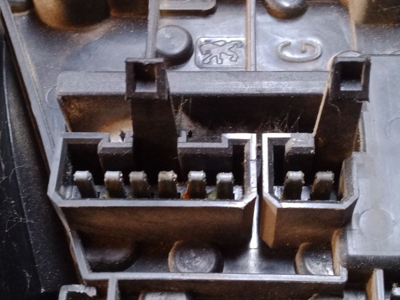 Recambio de piloto trasero izquierdo para peugeot 306 hatchback (7a, 7c, n3, n5) 1.4 referencia OEM IAM    Recambio de piloto trasero izquierdo para peugeot 306 hatchback (7a, 7c, n3, n5) 1.4 referencia OEM IAM