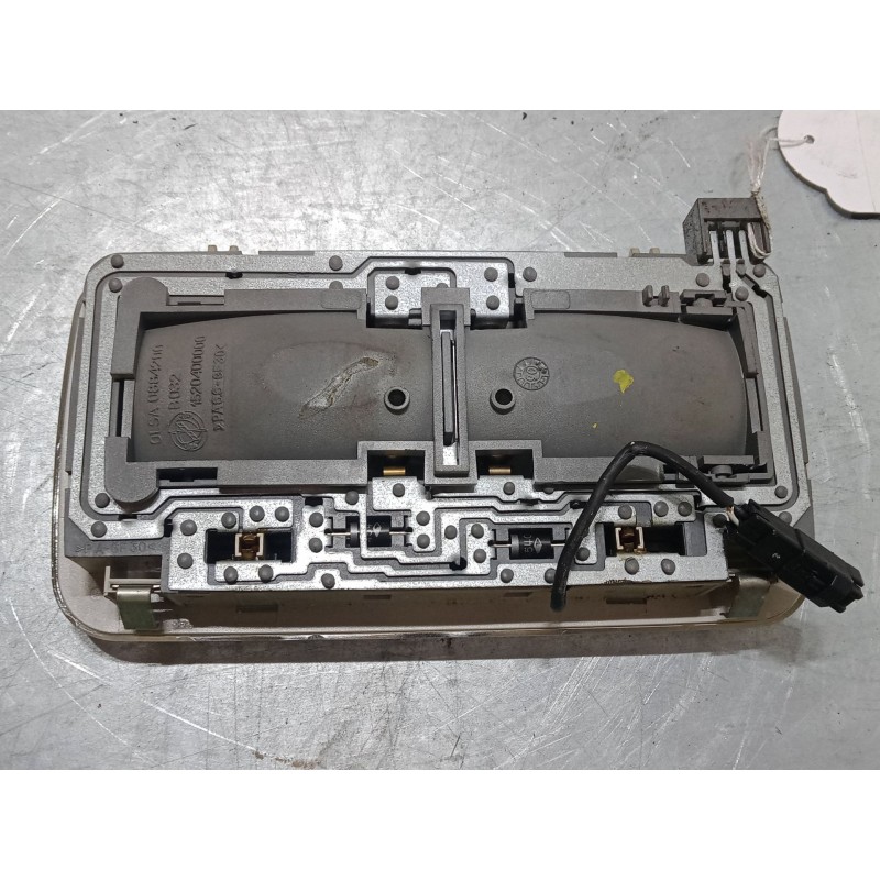 Recambio de luz interior delantera para fiat grande punto van (199_) 1.4 (199cxb1a, 199dxb1a) referencia OEM IAM 0884200   Recambio de luz interior delantera para fiat grande punto van (199_) 1.4 (199cxb1a, 199dxb1a) referencia OEM IAM 0884200