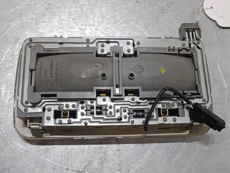 Recambio de luz interior delantera para fiat grande punto van (199_) 1.4 (199cxb1a, 199dxb1a) referencia OEM IAM 0884200   Recambio de luz interior delantera para fiat grande punto van (199_) 1.4 (199cxb1a, 199dxb1a) referencia OEM IAM 0884200