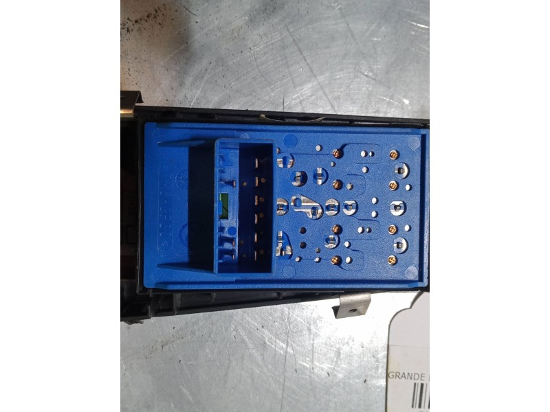 Recambio de mando elevalunas delantero izquierdo para fiat grande punto van (199_) 1.4 (199cxb1a, 199dxb1a) referencia OEM IAM  