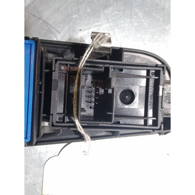 Recambio de mando elevalunas delantero izquierdo para fiat grande punto van (199_) 1.4 (199cxb1a, 199dxb1a) referencia OEM IAM  