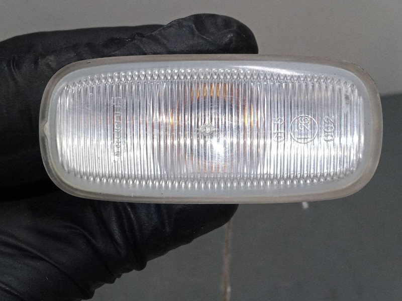 Recambio de intermitente lateral derecho para audi a4 b5 (8d2) 1.8 referencia OEM IAM   