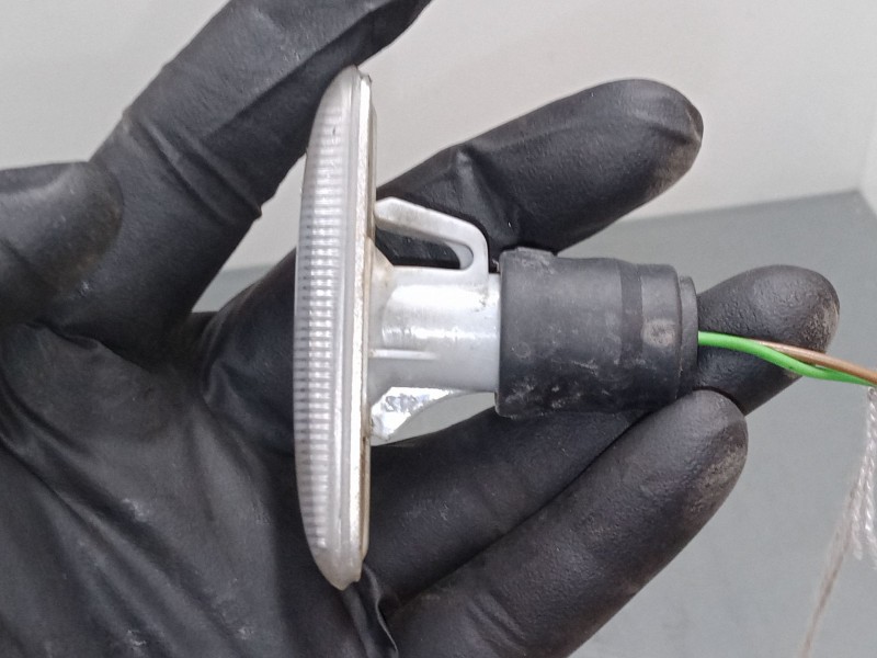 Recambio de intermitente lateral derecho para audi a4 b5 (8d2) 1.8 referencia OEM IAM   