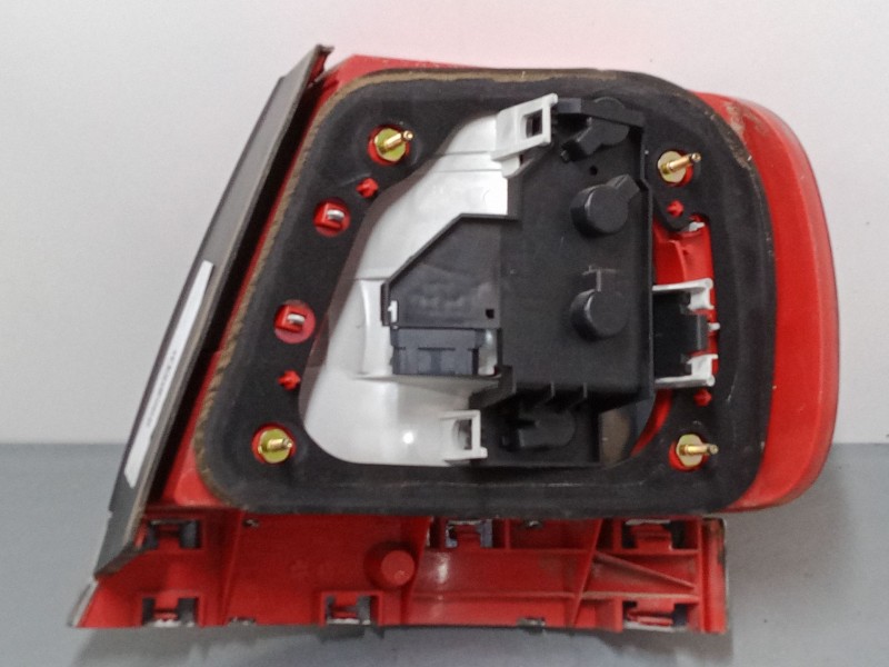 Recambio de piloto trasero izquierdo para audi a4 b5 (8d2) 1.8 referencia OEM IAM    Recambio de piloto trasero izquierdo para audi a4 b5 (8d2) 1.8 referencia OEM IAM