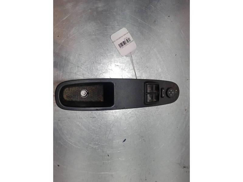Recambio de mando elevalunas delantero izquierdo para fiat grande punto (199_) 1.2 referencia OEM IAM    Recambio de mando elevalunas delantero izquierdo para fiat grande punto (199_) 1.2 referencia OEM IAM