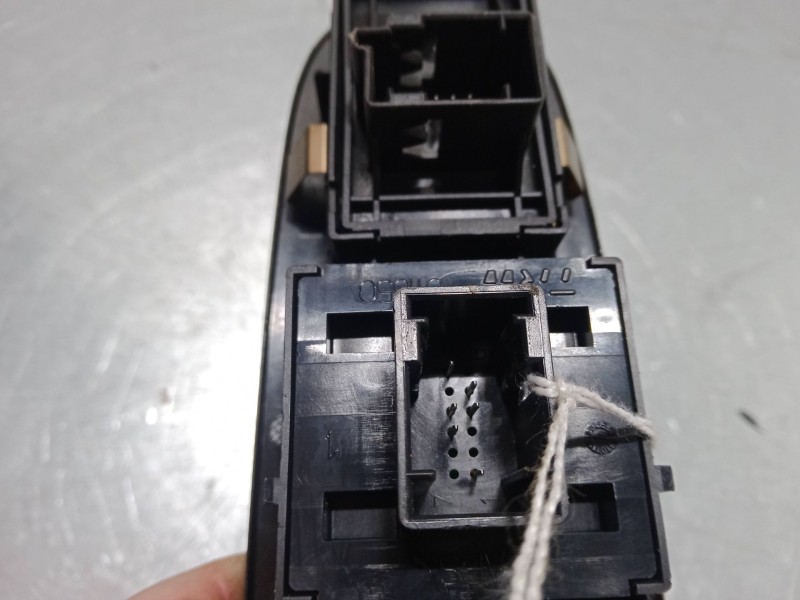 Recambio de mando elevalunas delantero izquierdo para fiat grande punto (199_) 1.2 referencia OEM IAM    Recambio de mando elevalunas delantero izquierdo para fiat grande punto (199_) 1.2 referencia OEM IAM