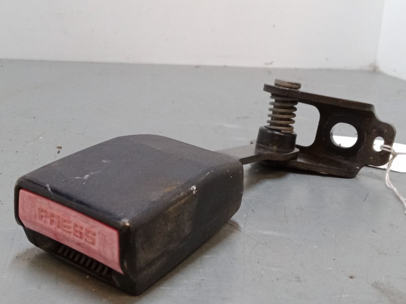 Recambio de anclaje cinturon trasero derecho para peugeot 307 cc (3b) 2.0 hdi 135 referencia OEM IAM    Recambio de anclaje cinturon trasero derecho para peugeot 307 cc (3b) 2.0 hdi 135 referencia OEM IAM