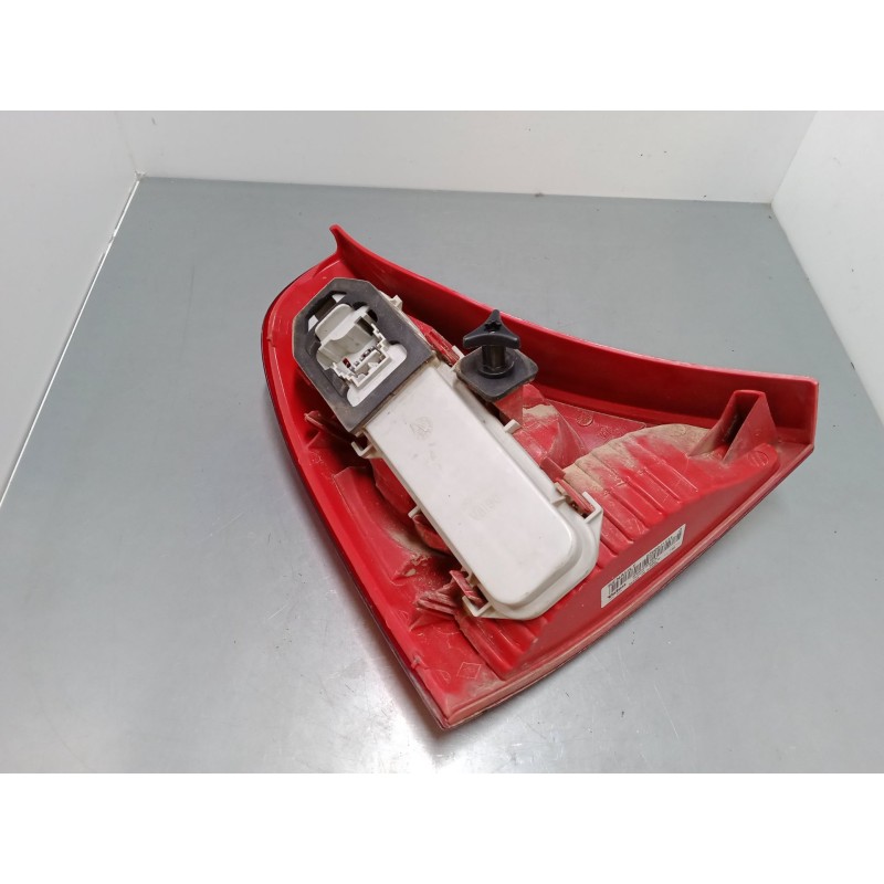 Recambio de piloto trasero derecho para renault clio ii (bb_, cb_) 1.5 dci (b/cb08) referencia OEM IAM    Recambio de piloto trasero derecho para renault clio ii (bb_, cb_) 1.5 dci (b/cb08) referencia OEM IAM