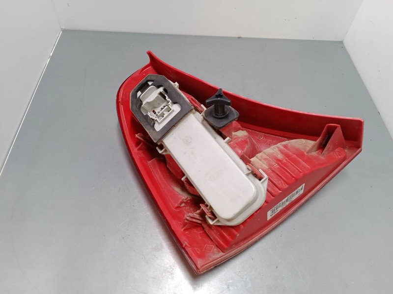 Recambio de piloto trasero derecho para renault clio ii (bb_, cb_) 1.5 dci (b/cb08) referencia OEM IAM    Recambio de piloto trasero derecho para renault clio ii (bb_, cb_) 1.5 dci (b/cb08) referencia OEM IAM