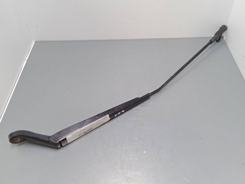 Recambio de brazo limpia delantero derecho para peugeot 407 (6d_) 1.6 hdi 110 (6d9hzc, 6d9hyc) referencia OEM IAM   