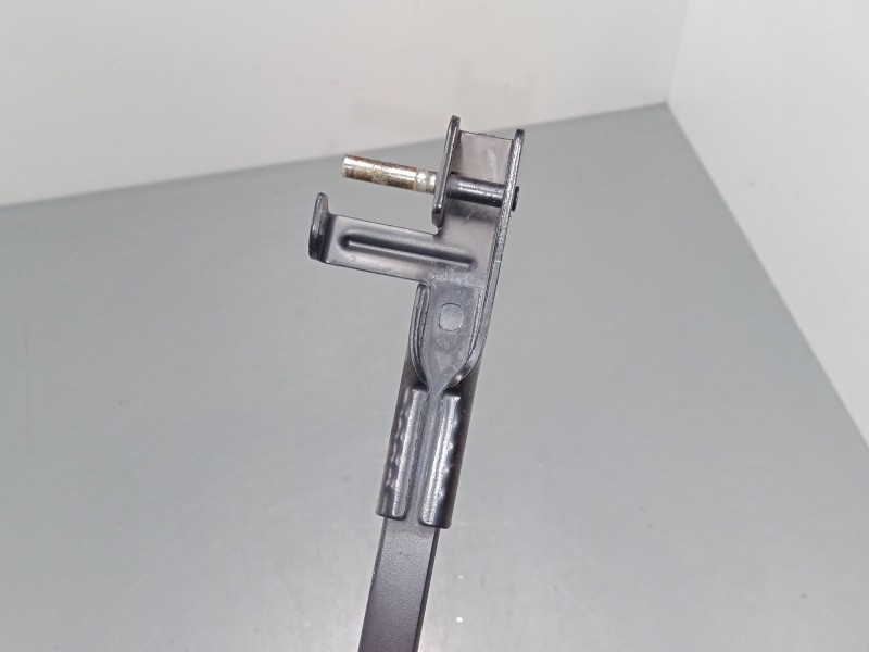 Recambio de brazo limpia delantero derecho para peugeot 407 (6d_) 1.6 hdi 110 (6d9hzc, 6d9hyc) referencia OEM IAM   