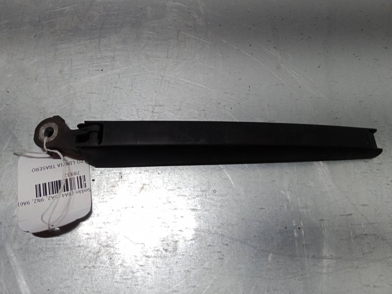 Recambio de brazo limpia trasero para volkswagen polo iv sedán (9a4, 9a2, 9n2, 9a6) 1.4 referencia OEM IAM    Recambio de brazo limpia trasero para volkswagen polo iv sedán (9a4, 9a2, 9n2, 9a6) 1.4 referencia OEM IAM