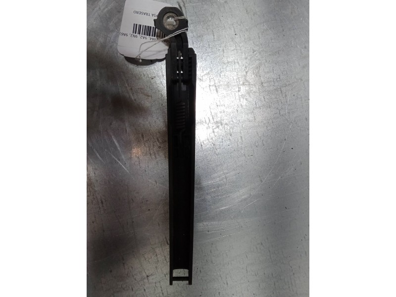 Recambio de brazo limpia trasero para volkswagen polo iv sedán (9a4, 9a2, 9n2, 9a6) 1.4 referencia OEM IAM    Recambio de brazo limpia trasero para volkswagen polo iv sedán (9a4, 9a2, 9n2, 9a6) 1.4 referencia OEM IAM