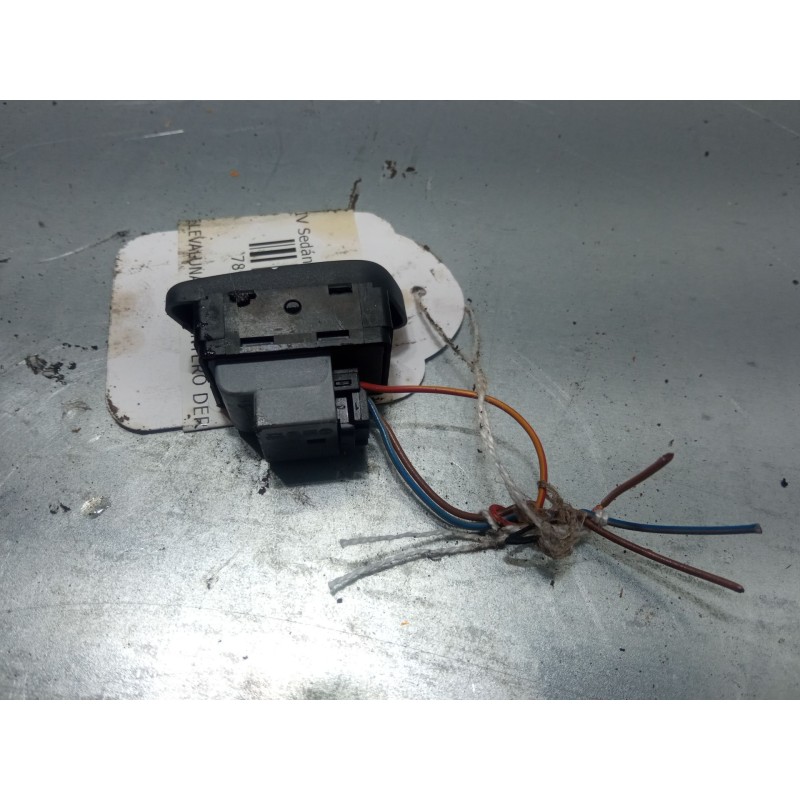 Recambio de mando elevalunas delantero derecho para volkswagen polo iv sedán (9a4, 9a2, 9n2, 9a6) 1.4 referencia OEM IAM    Recambio de mando elevalunas delantero derecho para volkswagen polo iv sedán (9a4, 9a2, 9n2, 9a6) 1.4 referencia OEM IAM