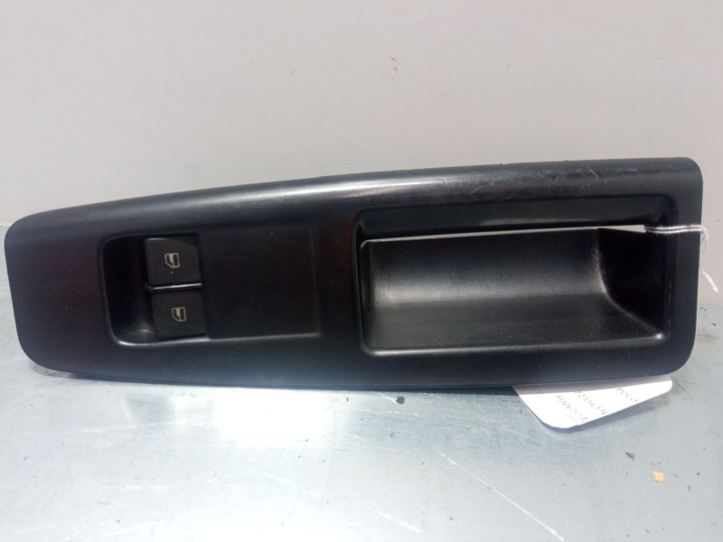 Recambio de mando elevalunas delantero izquierdo para volkswagen polo iv sedán (9a4, 9a2, 9n2, 9a6) 1.4 referencia OEM IAM    Recambio de mando elevalunas delantero izquierdo para volkswagen polo iv sedán (9a4, 9a2, 9n2, 9a6) 1.4 referencia OEM IAM
