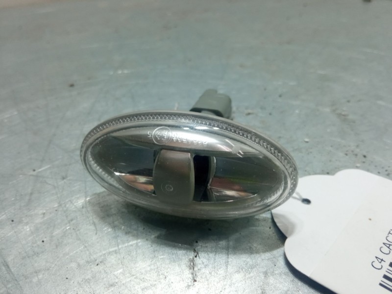 Recambio de intermitente lateral izquierdo para citroën c4 cactus 1.2 vti 82 referencia OEM IAM   