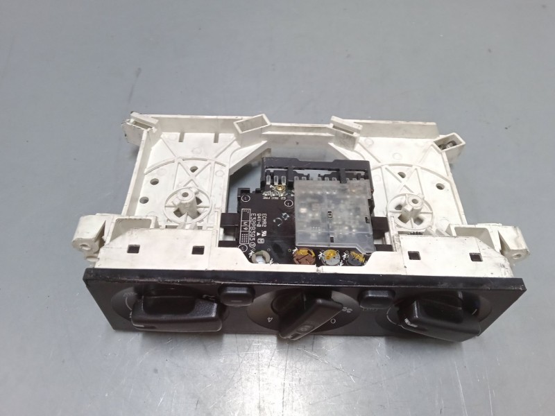 Recambio de mando calefaccion / a/a para mitsubishi montero io i (h6_w, h7_w) 1.8 gdi (h66w, h76w) referencia OEM IAM    Recambio de mando calefaccion / a/a para mitsubishi montero io i (h6_w, h7_w) 1.8 gdi (h66w, h76w) referencia OEM IAM
