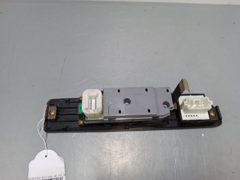 Recambio de mando elevalunas delantero izquierdo para mitsubishi montero io i (h6_w, h7_w) 1.8 gdi (h66w, h76w) referencia OEM I Recambio de mando elevalunas delantero izquierdo para mitsubishi montero io i (h6_w, h7_w) 1.8 gdi (h66w, h76w) referencia OEM I