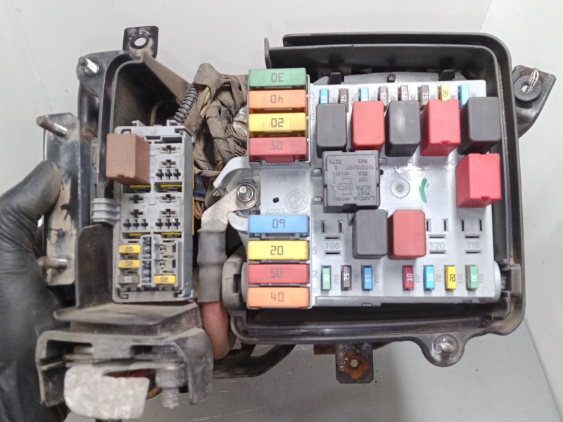 Recambio de caja reles / fusibles para peugeot box bus17 l4h2 160 box bus17 l4h2 160 referencia OEM IAM   