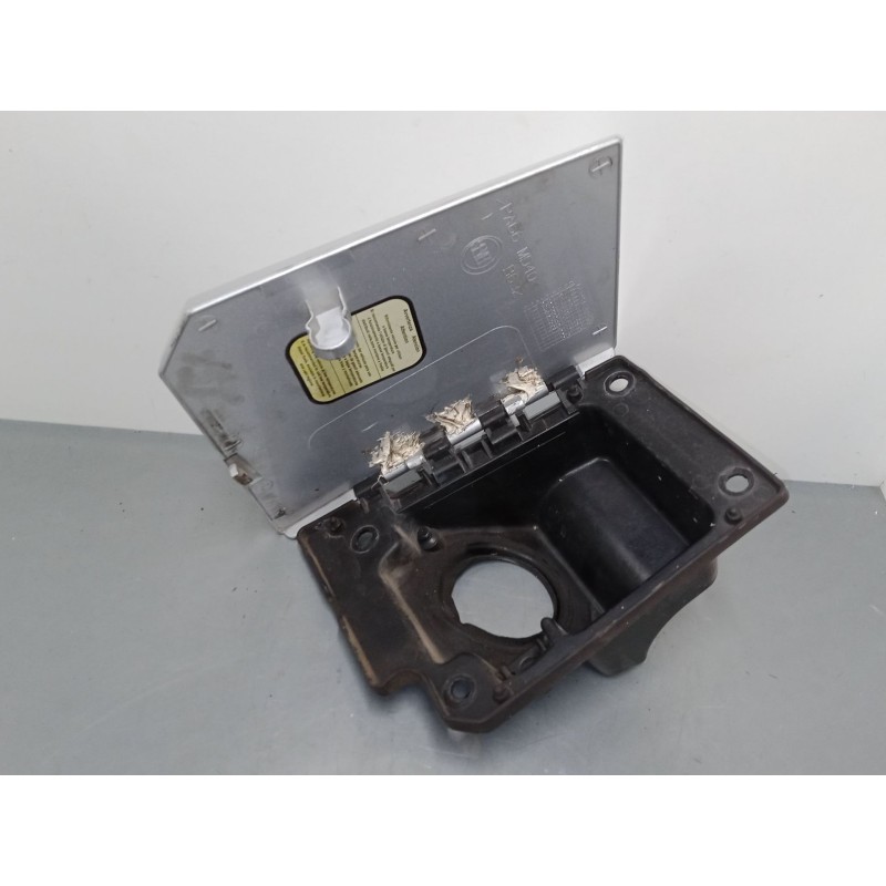 Recambio de tapa exterior combustible para peugeot box bus17 l4h2 160 box bus17 l4h2 160 referencia OEM IAM   