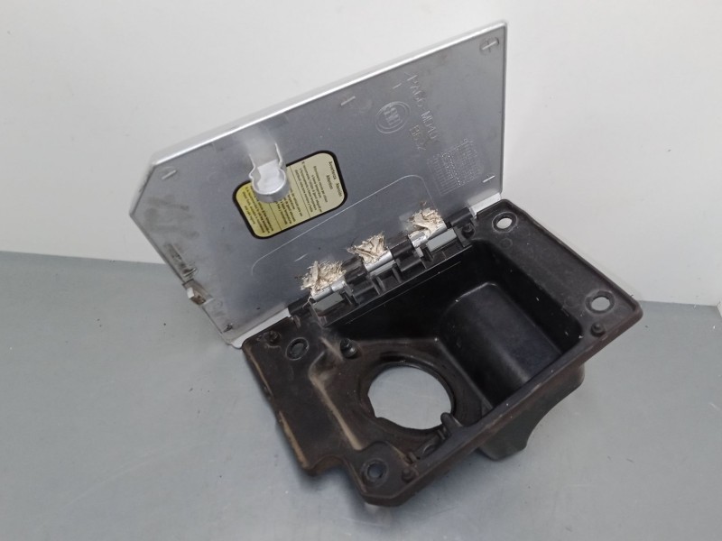 Recambio de tapa exterior combustible para peugeot box bus17 l4h2 160 box bus17 l4h2 160 referencia OEM IAM   