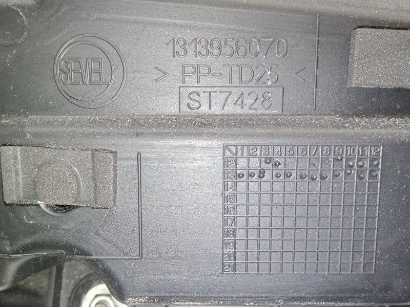 Recambio de guantera para peugeot box bus17 l4h2 160 box bus17 l4h2 160 referencia OEM IAM 1313956070  