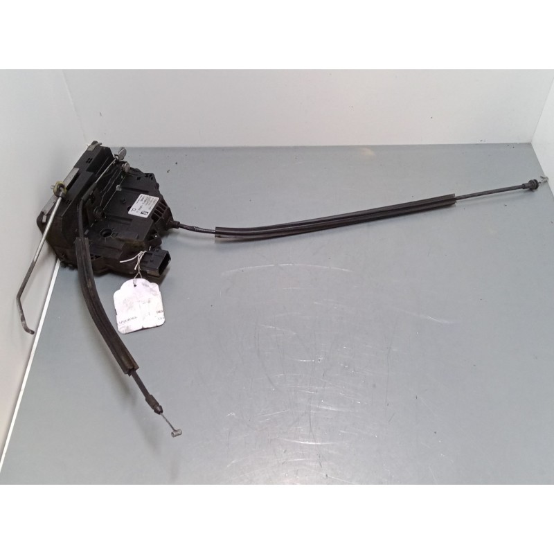 Recambio de cerradura puerta delantera izquierda para peugeot box bus17 l4h2 160 box bus17 l4h2 160 referencia OEM IAM 134215508